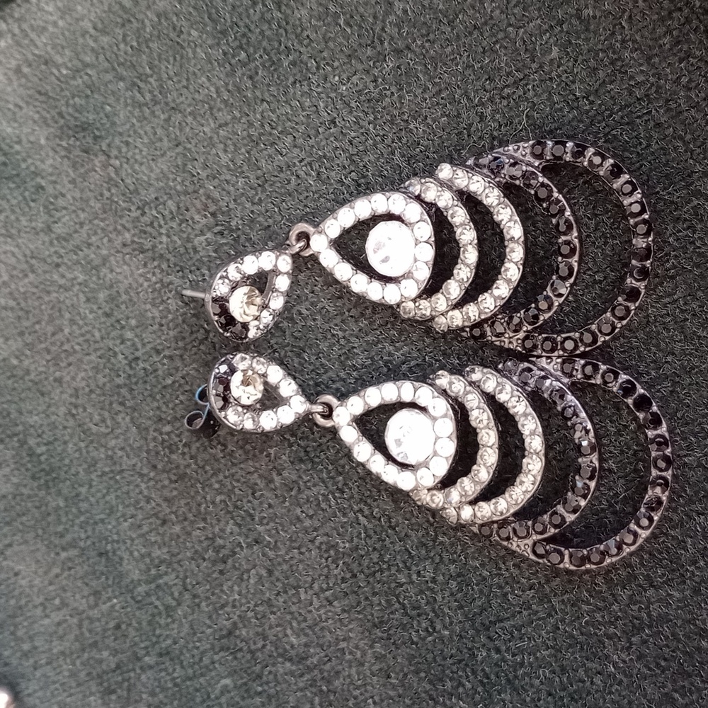 🧡$5 Bundled NWOT FRANCESCA'S Beautiful beaded Teardrop pierced earrings